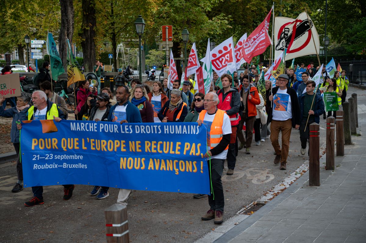 La sociedad civil europea marcha de Maastricht a Bruselas para denunciar la agenda de desregulación impulsada por la UE